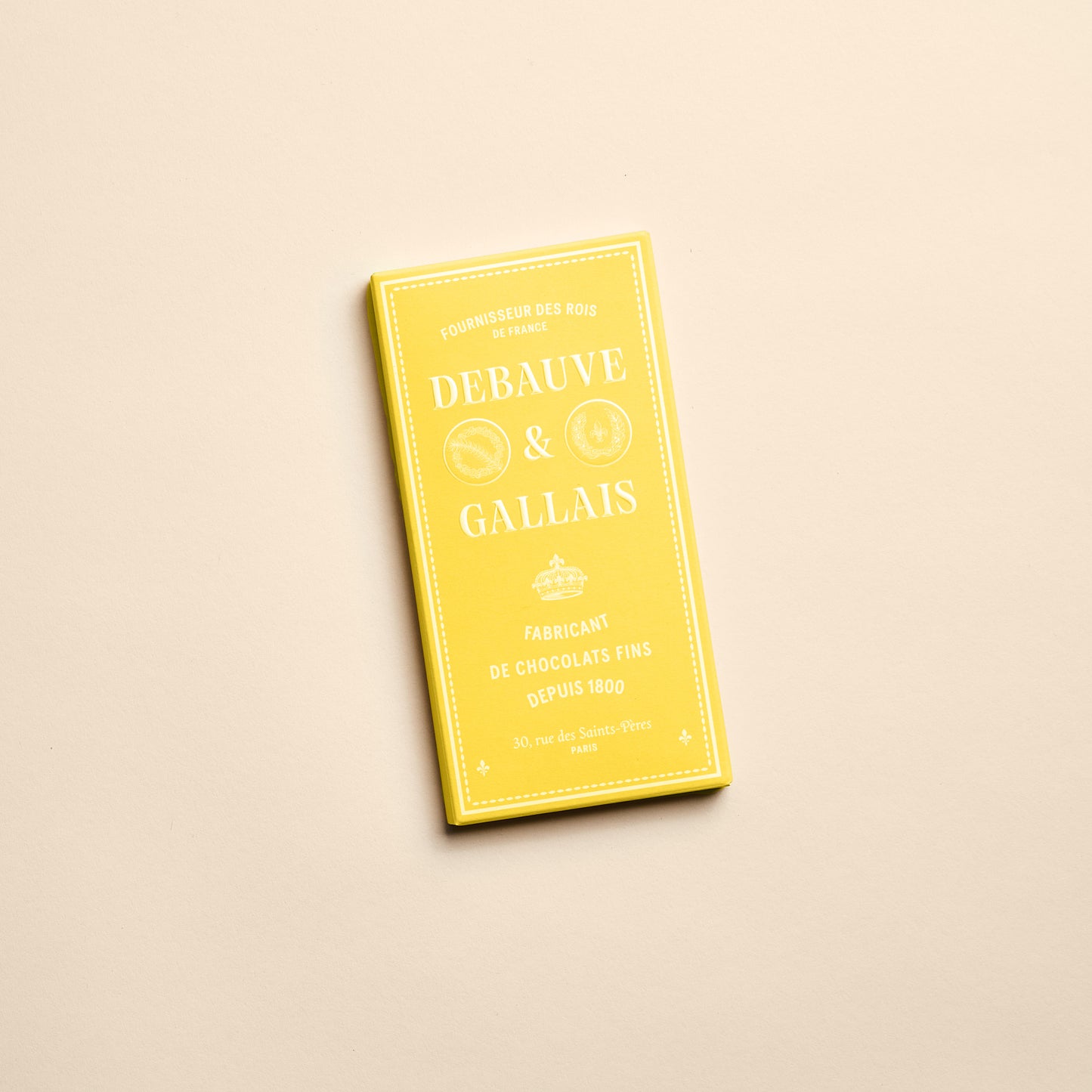 Dark chocolate bar with praline filling
