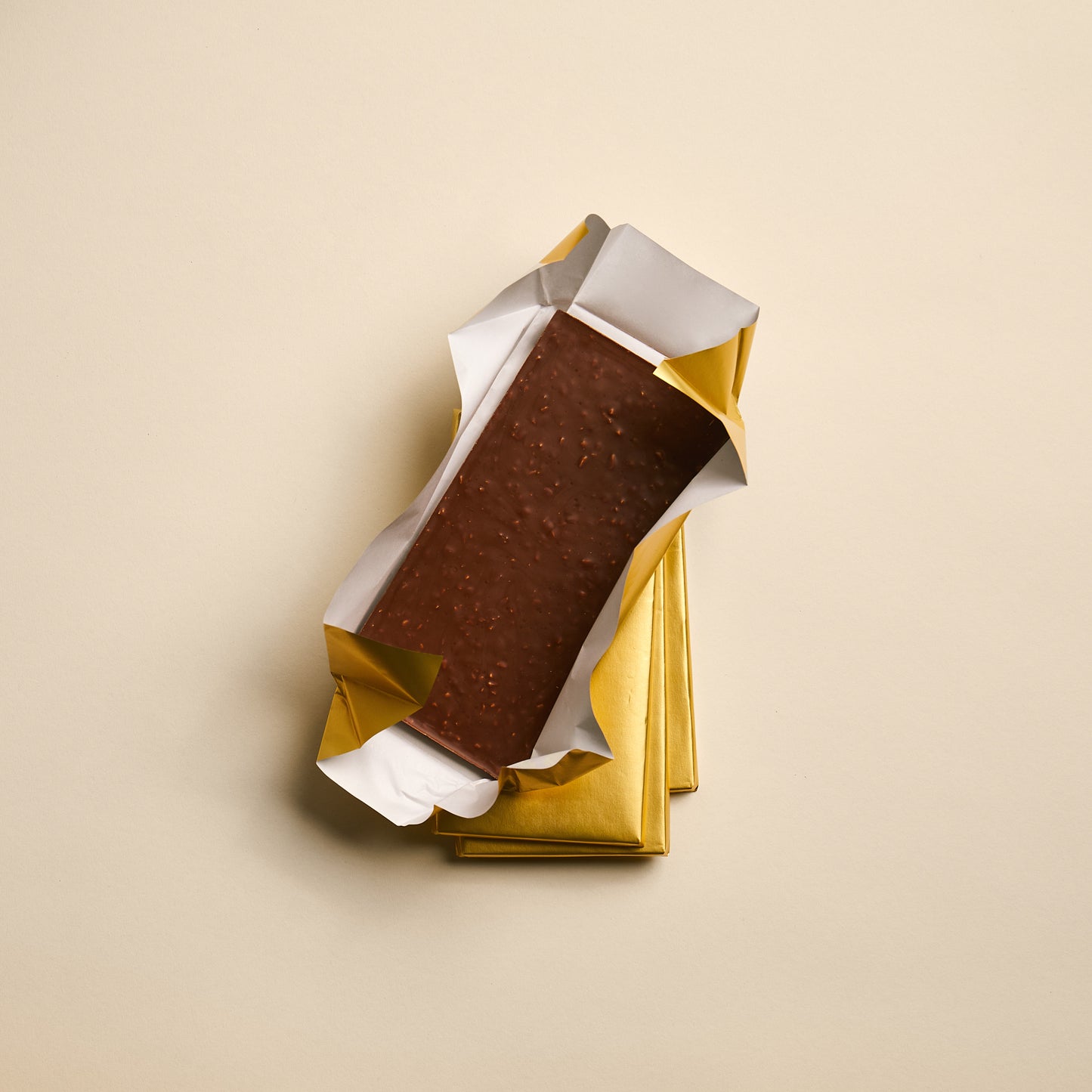 Milk chocolate bar, hazelnut slivers