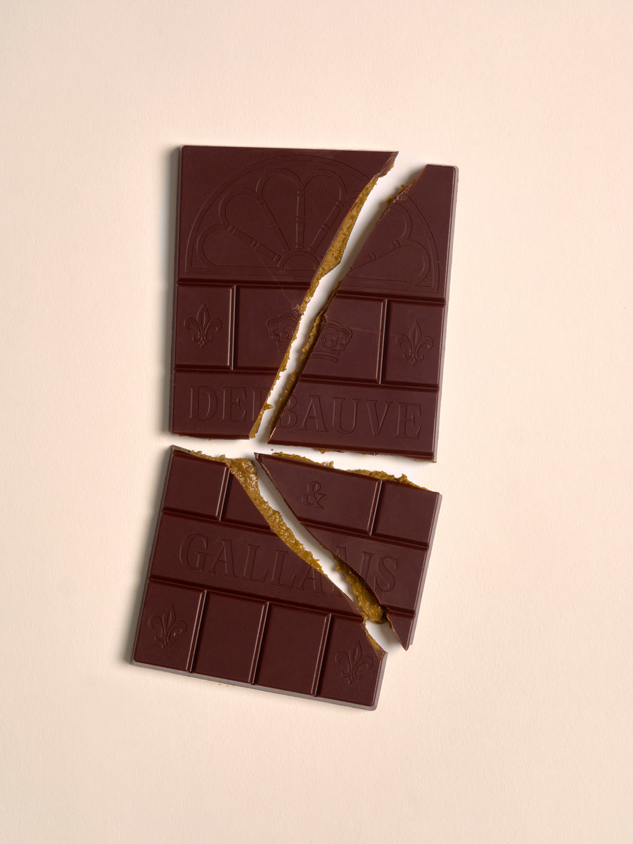 Dark chocolate bar filled with pistachio praline