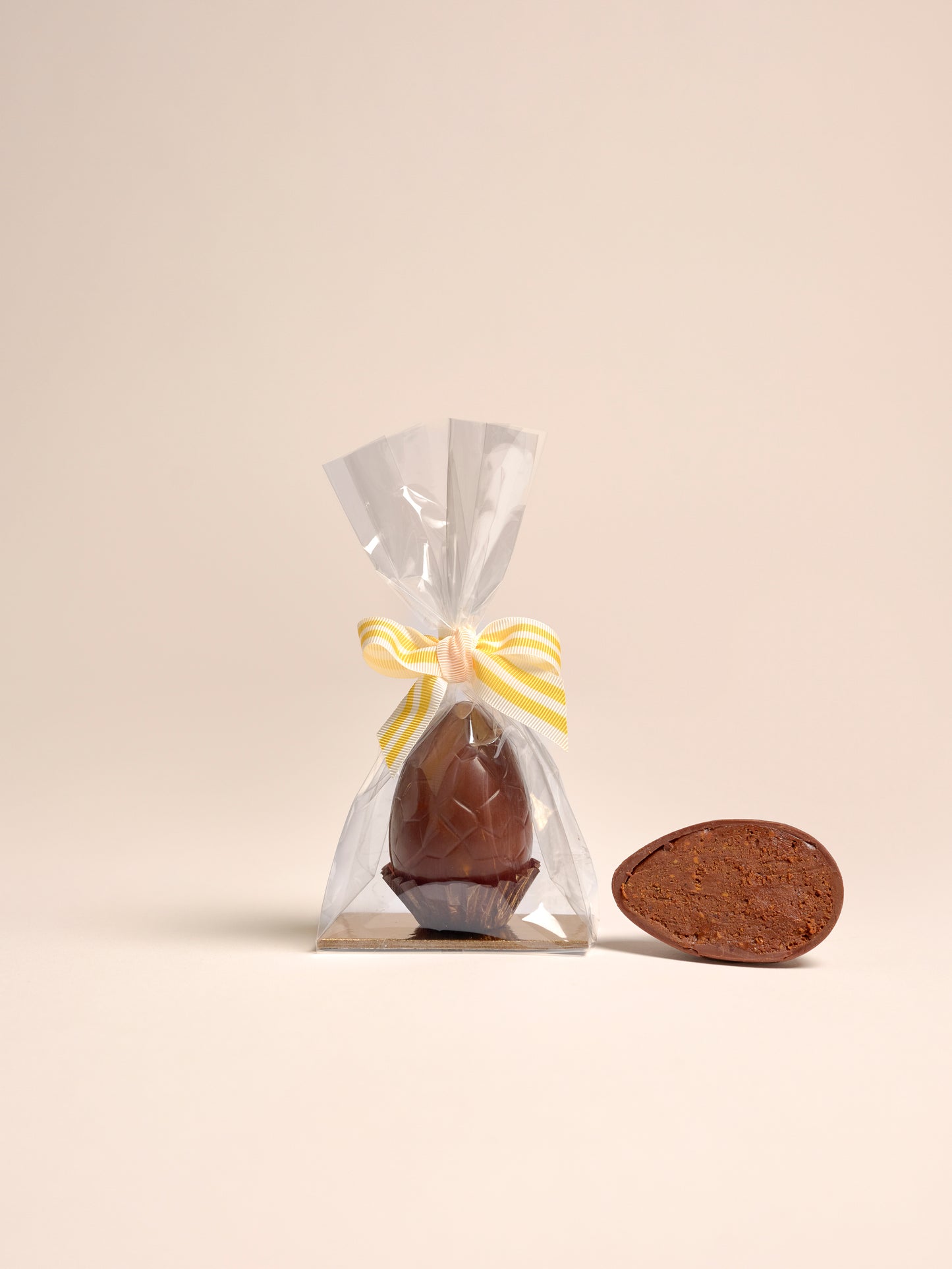 L'Œuf au chocolat au lait, fourré au praliné